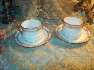 2 TRES BELLES TASSES ANCIENNES PORCELAINE DE LIMOGES