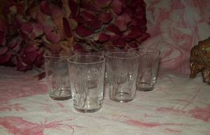 6 petits verres anciens en cristal taillé motif art-déco