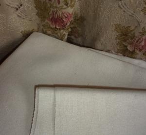 Tissu ancien écru , pour costumes régionaux, jupes, vestes, etc .... et déco