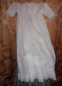  Belle longue robe ancienne de baptême brodée main  ou déco shabby et romantique