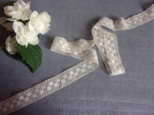  fine dentelle ancienne, motifs de petits damiers