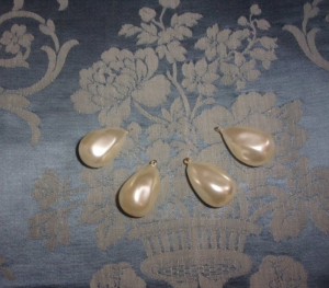 4  très grosses perles vintage baroques , pendentif, 3 cms