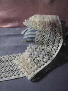 Dentelle Ancienne En Lin Très Fine – 56 Cm – Dentelle Antique – Occasion – Pour Création Ou Décoration