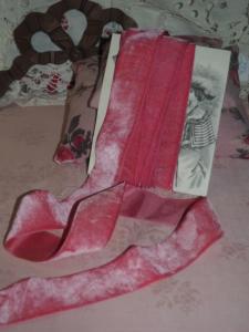 large ruban ancien de velours rose