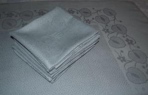 Service de table ancien , nappe et 6 serviettes , coloris bleu/vert