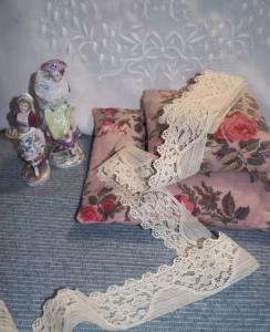 large dentelle ancienne , coloris beige, 2,30 mètres